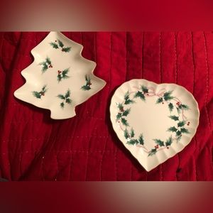 Mikasa Ribbon Holly Plates